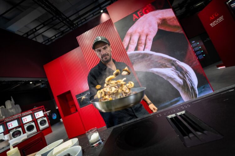 To «The Art of Hosting» ξεκινά από το σπίτι: Η νέα έρευνα της AEG για τις...